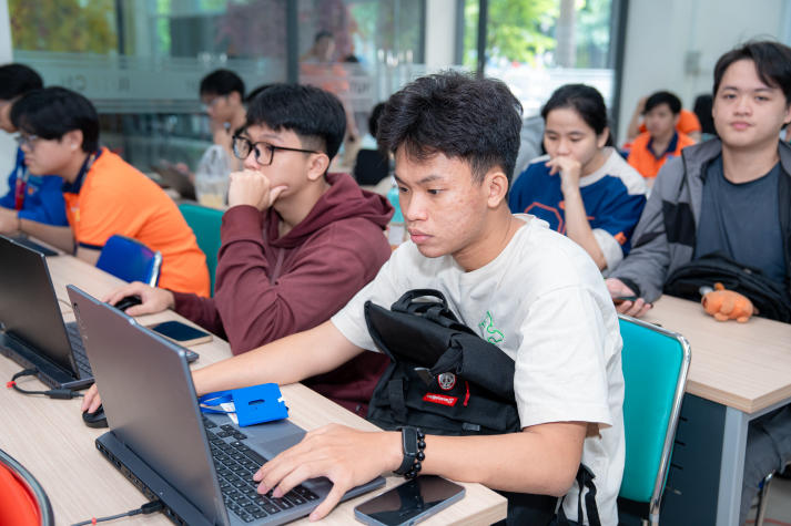 Sinh viên Công nghệ thông tin HUTECH nâng cao kỹ năng ứng dụng AI vào lập trình 105