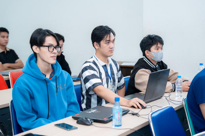 Sinh viên Công nghệ thông tin HUTECH nâng cao kỹ năng ứng dụng AI vào lập trình 42