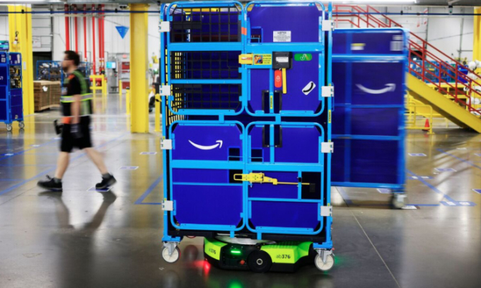 Ba cải tiến ứng dụng AI giao hàng nhanh của Amazon 3 Proteus, robot di động tự động của Amazon. Ảnh: Amazon