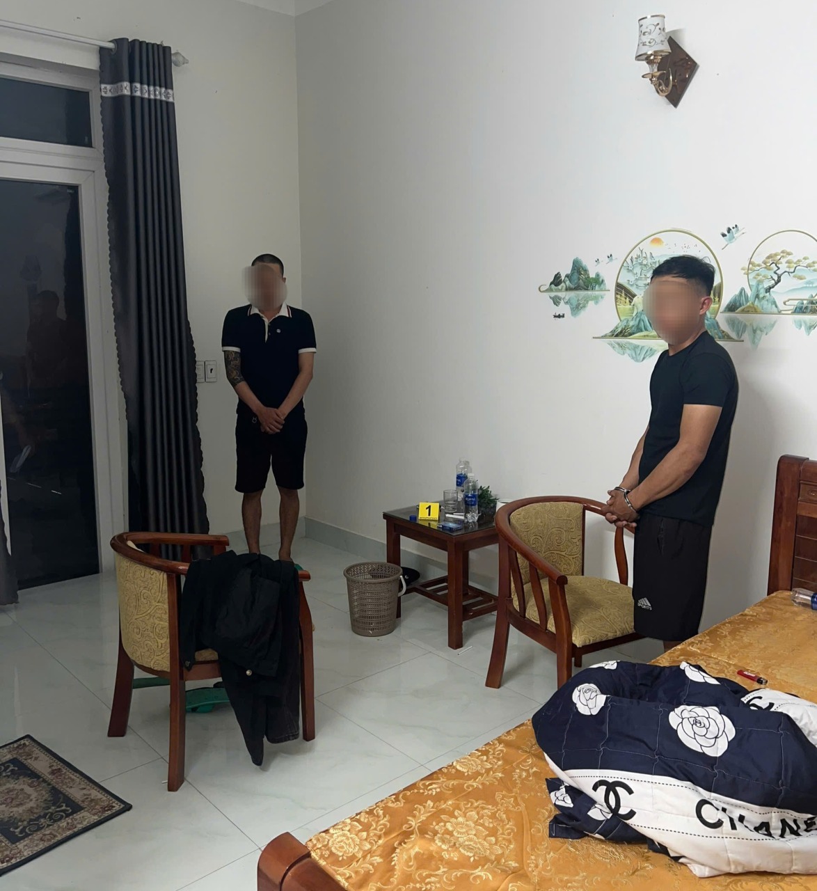 Công an xã Nam Cửa Việt phát hiện, bắt giữ nhóm đối tượng có hành vi mua bán và tổ chức sử dụng trái phép chất ma túy 1 IMG 20250728 070206