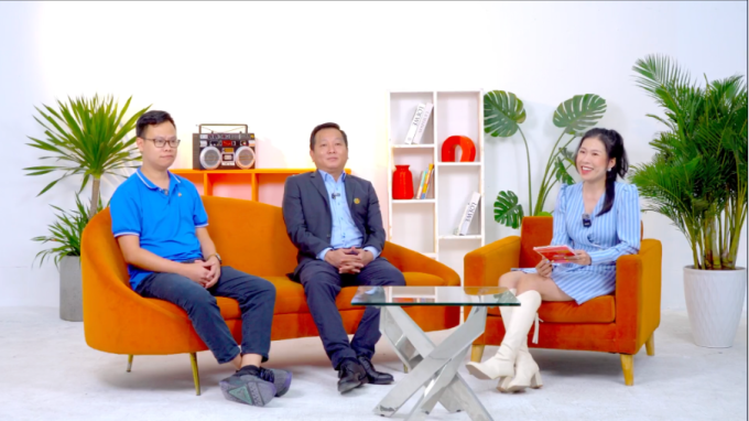 'Tư duy AI First giúp người trẻ tăng lợi thế cạnh tranh' 1 Ông Nguyễn Đức Minh Quân, ông Lê Bình Trung (trừ trái qua) tại buổi giao lưu trực tuyến. Ảnh: FPTU