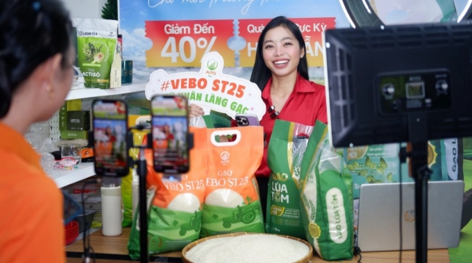 Doanh nghiệp nhỏ 'hồi sinh' nhờ bán hàng online 2 Một phiên livestream trên TikTok Shop. Ảnh: NVCC