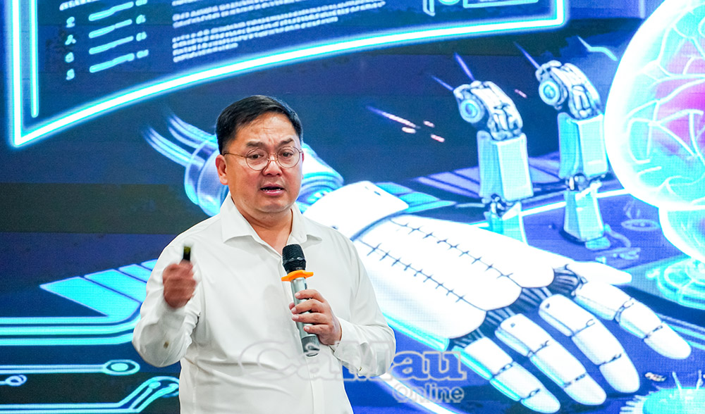 Ông Hoàng Nam Tiến, Phó Chủ tịch Hội đồng trường, Trường Ðại học FPT, chuyên gia công nghệ hàng đầu đề xuất “xoá mù AI” trong cán bộ, công chức, viên chức.