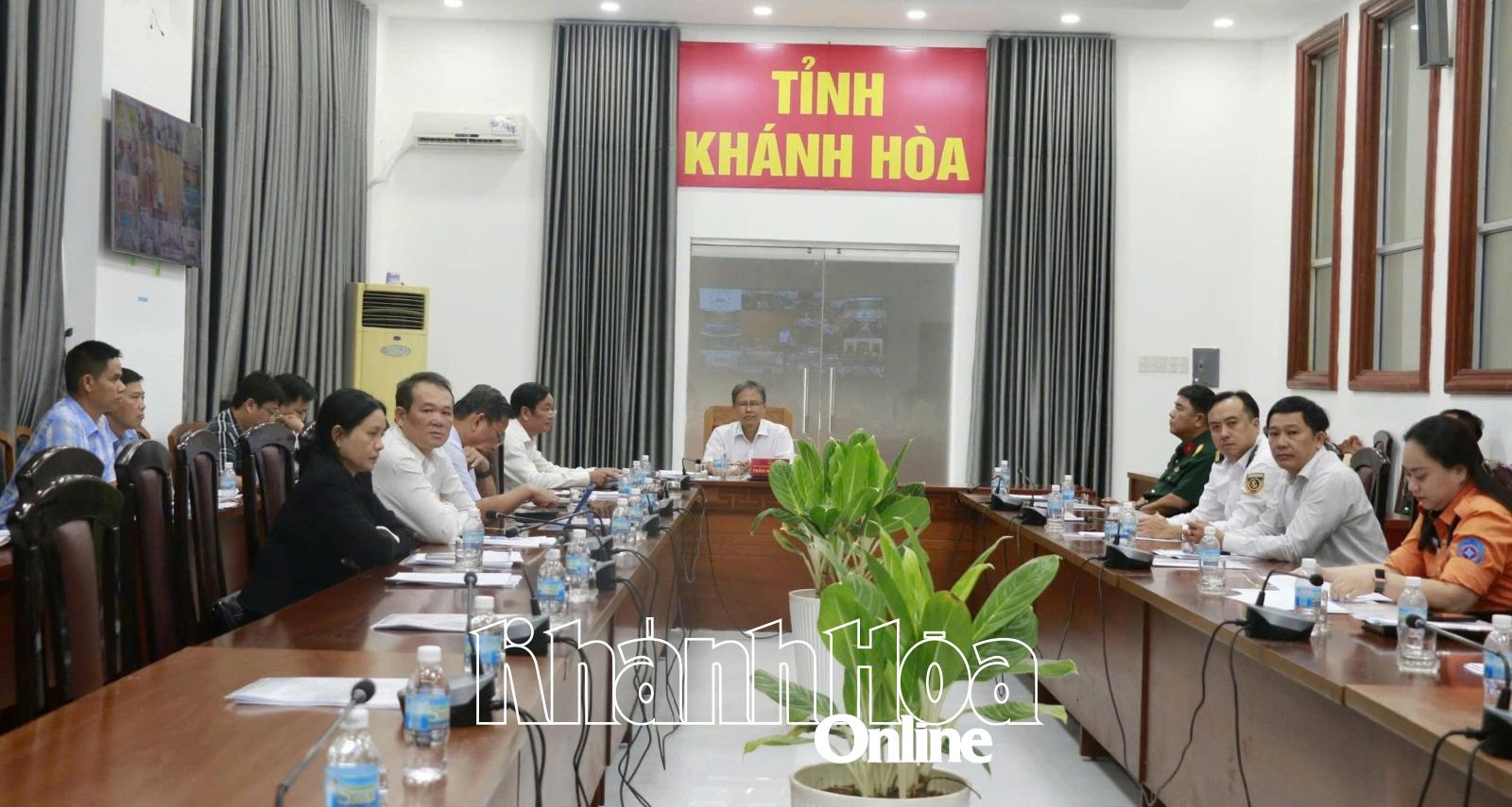Đồng chí Trần Hòa Nam cùng các đại biểu tham dự Phiên họp tại đầu cầu Khánh Hòa