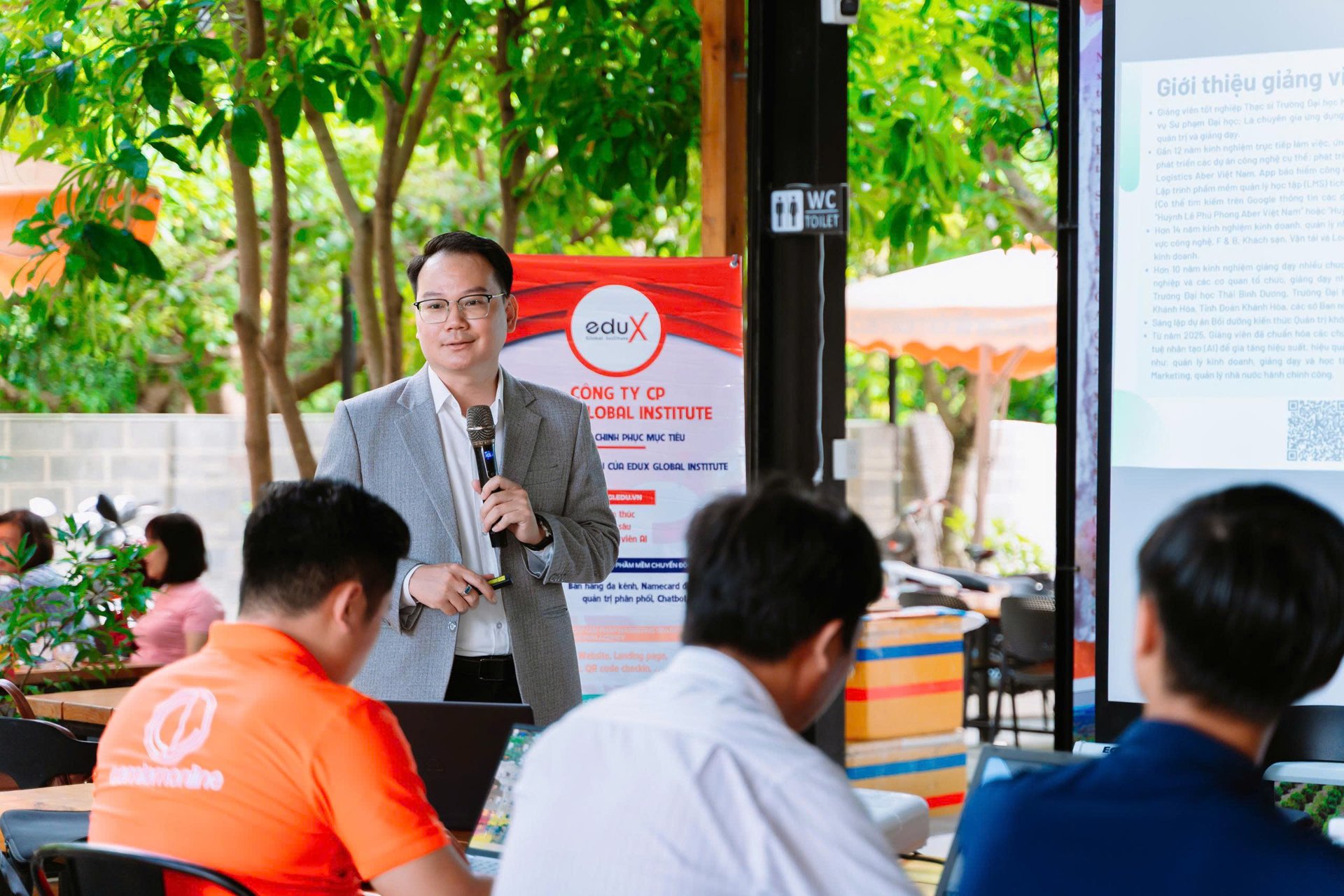 Các doanh nghiệp trên địa bàn Khánh Hòa đã mạnh dạn ứng dụng công nghệ AL trong sản xuất, kinh doanh 3 al cam lam 1 1045