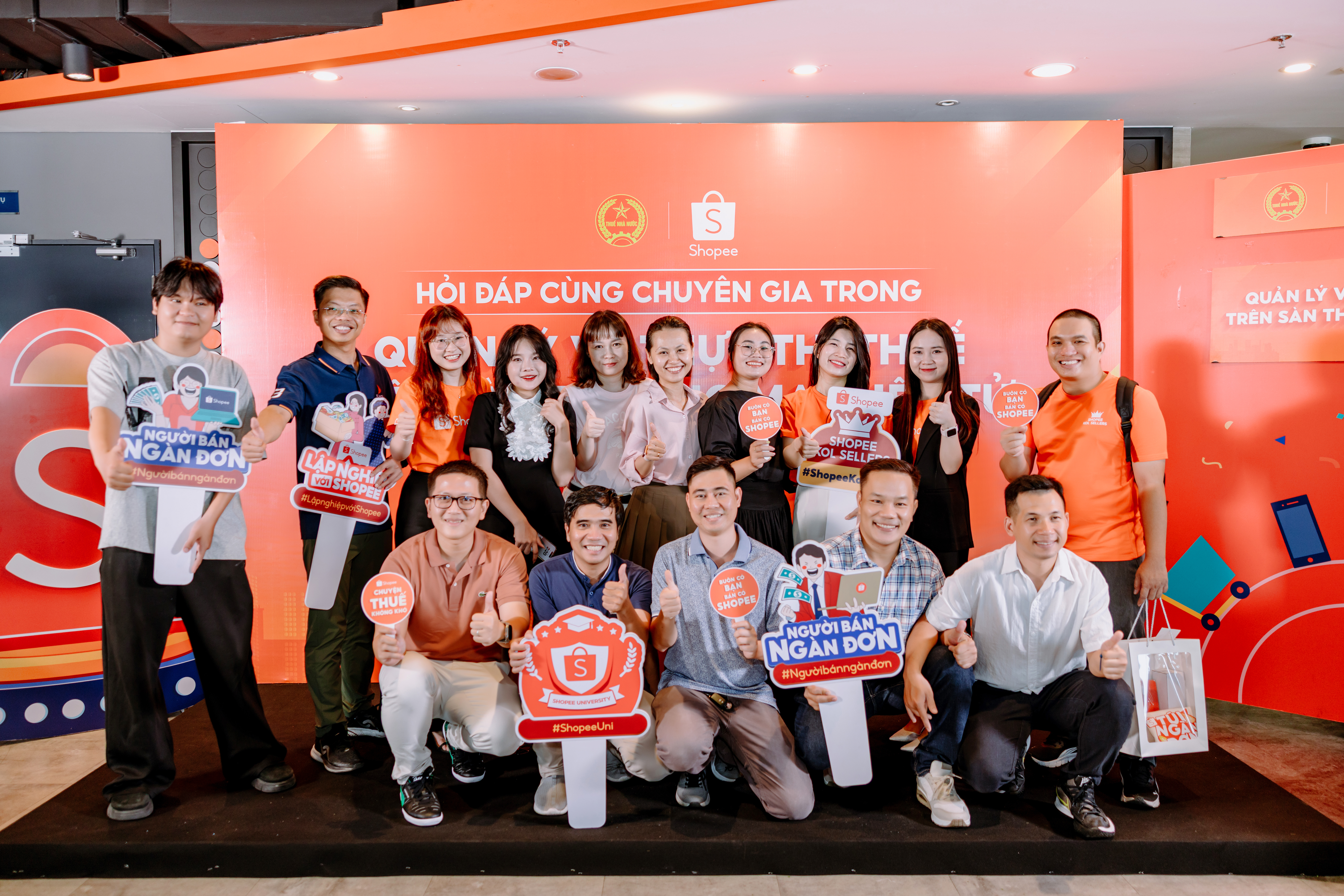 Shopee tăng cường phối hợp với cơ quan thuế, hỗ trợ người bán tuân thủ Nghị định 117 3 Các nhà bán hàng hào hứng tham gia tương tác trong buổi hội thảo.