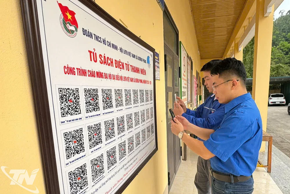 Tủ sách điện tử tại xã Bạch Thông giúp người dân tiếp cận tri thức số thuận tiện.