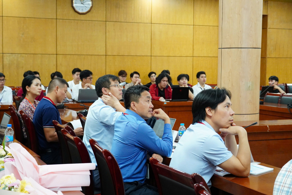 “Ứng dụng AI & Tự động hóa vào sản xuất cơ khí” 5 thuyết trình trực tiếp trước Ban Giám khảo