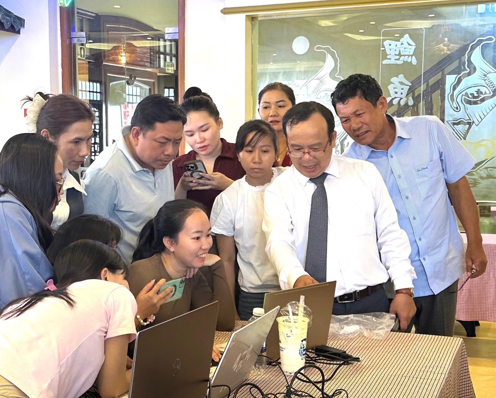 Nâng cao chất lượng quản lý và dạy học với AI 2 Học viên trực tiếp thực hành các kỹ năng ứng dụng AI vào giảng dạy, nghiên cứu và quản lý