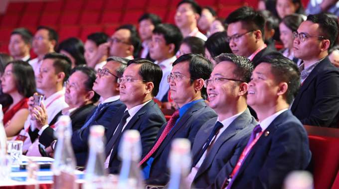 Trí thức trẻ hiến kế ứng dụng công nghệ thích ứng với biến đổi toàn cầu 1 Các đại biểu tham dự diễn đàn. Ảnh: Hải Đăng