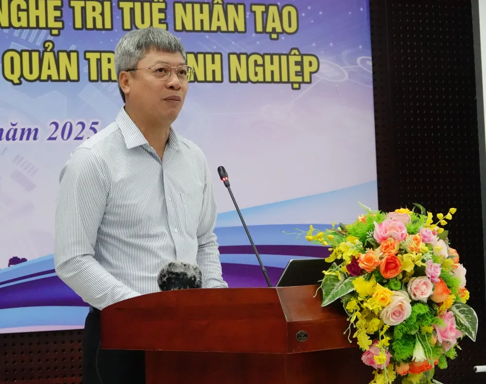 Ông Hồ Quang Bửu, Phó Chủ tịch UBND TP Đà Nẵng thông tin tại hội nghị. Ảnh: XUÂN QUỲNH DSC03148.JPG