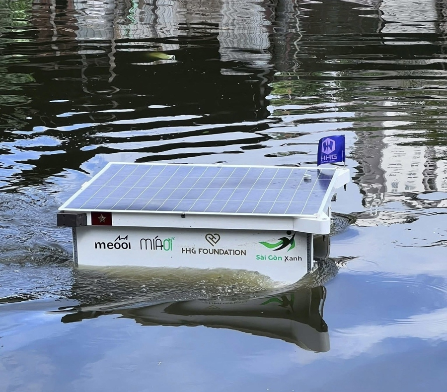 Doanh nghiệp đối mặt với áp lực kép trong chuyển đổi xanh 1 Robot thu gom rác dưới nước - Ảnh: Sài Gòn Xanh.