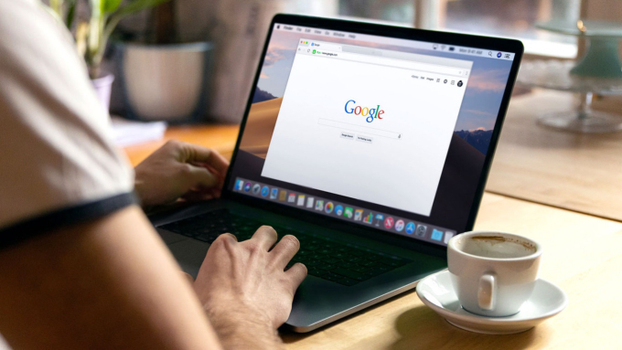 Cuộc đua ra mắt trình duyệt AI 1 Người dùng truy cập website bằng trình duyệt. Ảnh: Firmbee/Unsplash