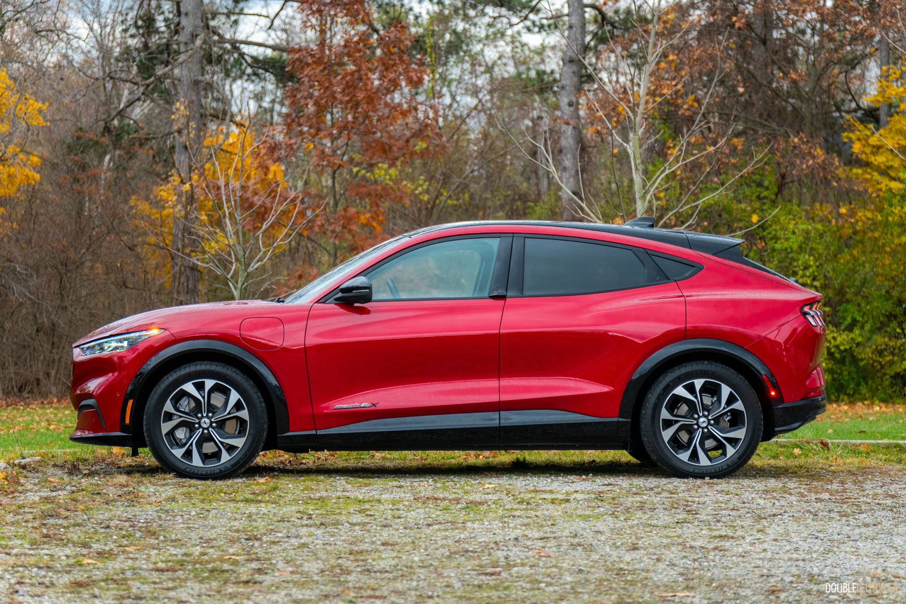 Đây là bản Ford Mustang Mach-E sắp bán tại Việt Nam: Diện mạo khác xe nhập tư, pin khủng, đầy bình có thể chạy Hà Nội - Quảng Bình- Ảnh 7. Đây là bản Ford Mustang Mach-E sắp bán tại Việt Nam: Diện mạo khác xe nhập tư, pin khủng, đầy bình có thể chạy Hà Nội - Quảng Bình- Ảnh 7.