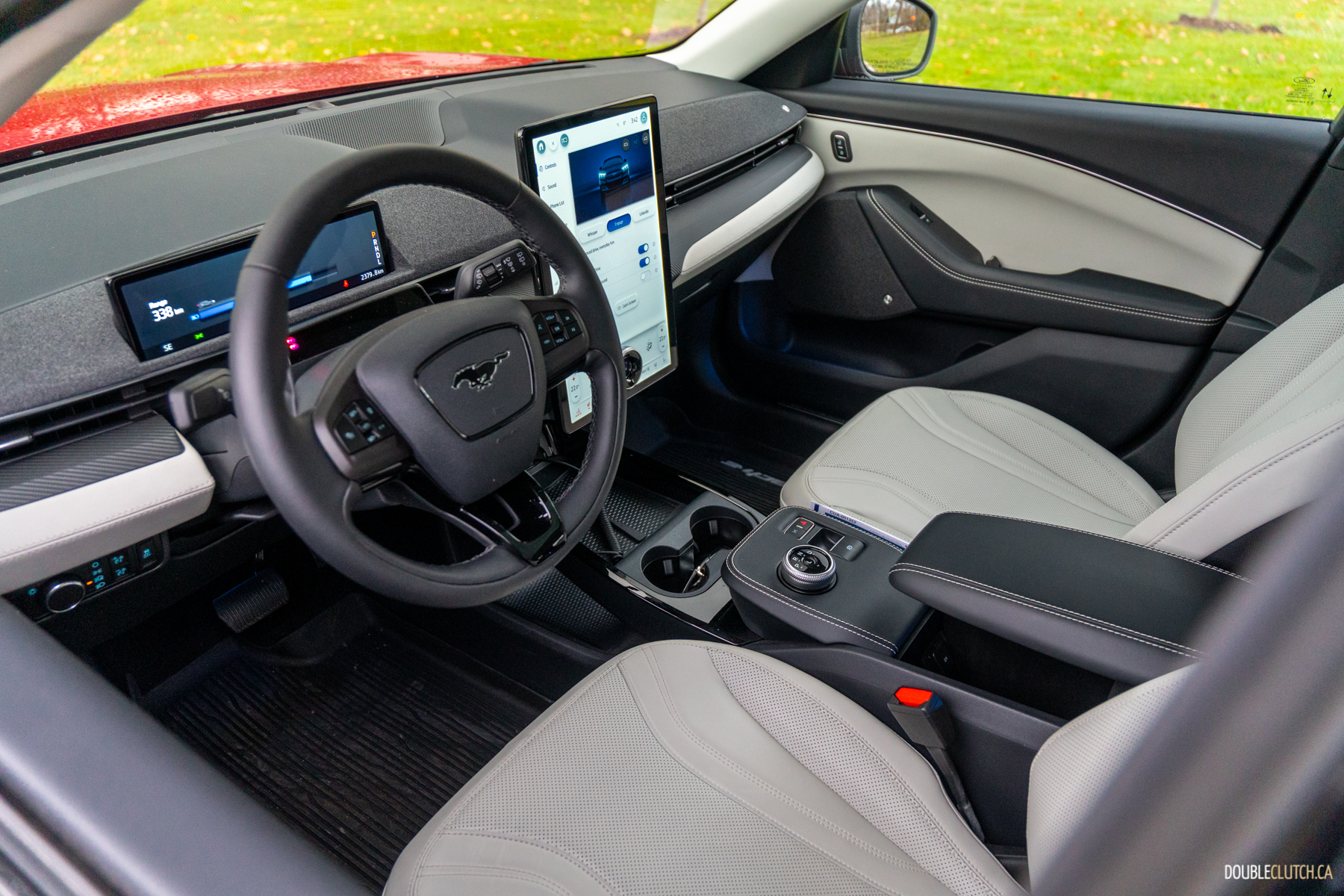 Đây là bản Ford Mustang Mach-E sắp bán tại Việt Nam: Diện mạo khác xe nhập tư, pin khủng, đầy bình có thể chạy Hà Nội - Quảng Bình- Ảnh 6. Đây là bản Ford Mustang Mach-E sắp bán tại Việt Nam: Diện mạo khác xe nhập tư, pin khủng, đầy bình có thể chạy Hà Nội - Quảng Bình- Ảnh 6.