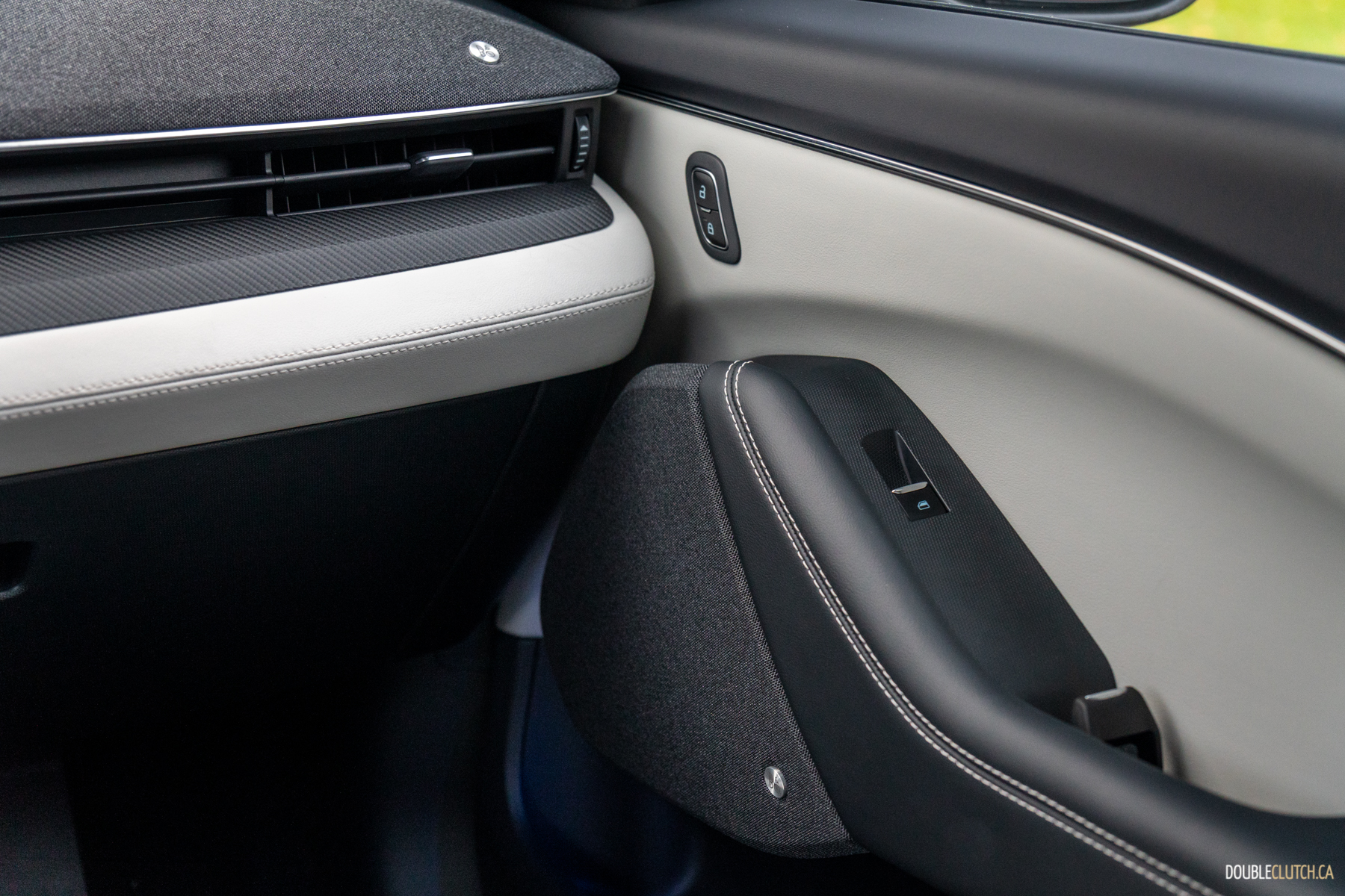 Đây là bản Ford Mustang Mach-E sắp bán tại Việt Nam: Diện mạo khác xe nhập tư, pin khủng, đầy bình có thể chạy Hà Nội - Quảng Bình- Ảnh 14. Đây là bản Ford Mustang Mach-E sắp bán tại Việt Nam: Diện mạo khác xe nhập tư, pin khủng, đầy bình có thể chạy Hà Nội - Quảng Bình- Ảnh 14.