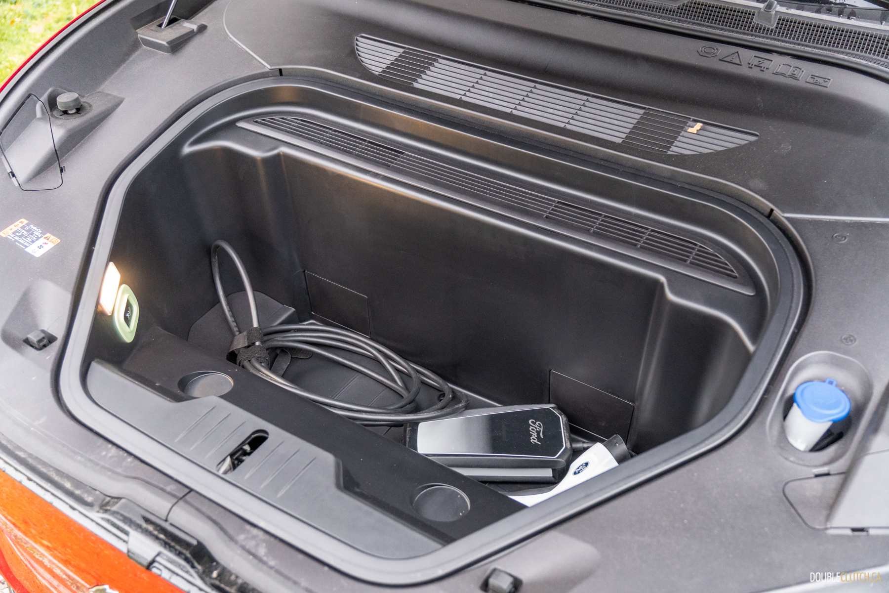 Đây là bản Ford Mustang Mach-E sắp bán tại Việt Nam: Diện mạo khác xe nhập tư, pin khủng, đầy bình có thể chạy Hà Nội - Quảng Bình- Ảnh 18. Đây là bản Ford Mustang Mach-E sắp bán tại Việt Nam: Diện mạo khác xe nhập tư, pin khủng, đầy bình có thể chạy Hà Nội - Quảng Bình- Ảnh 18.