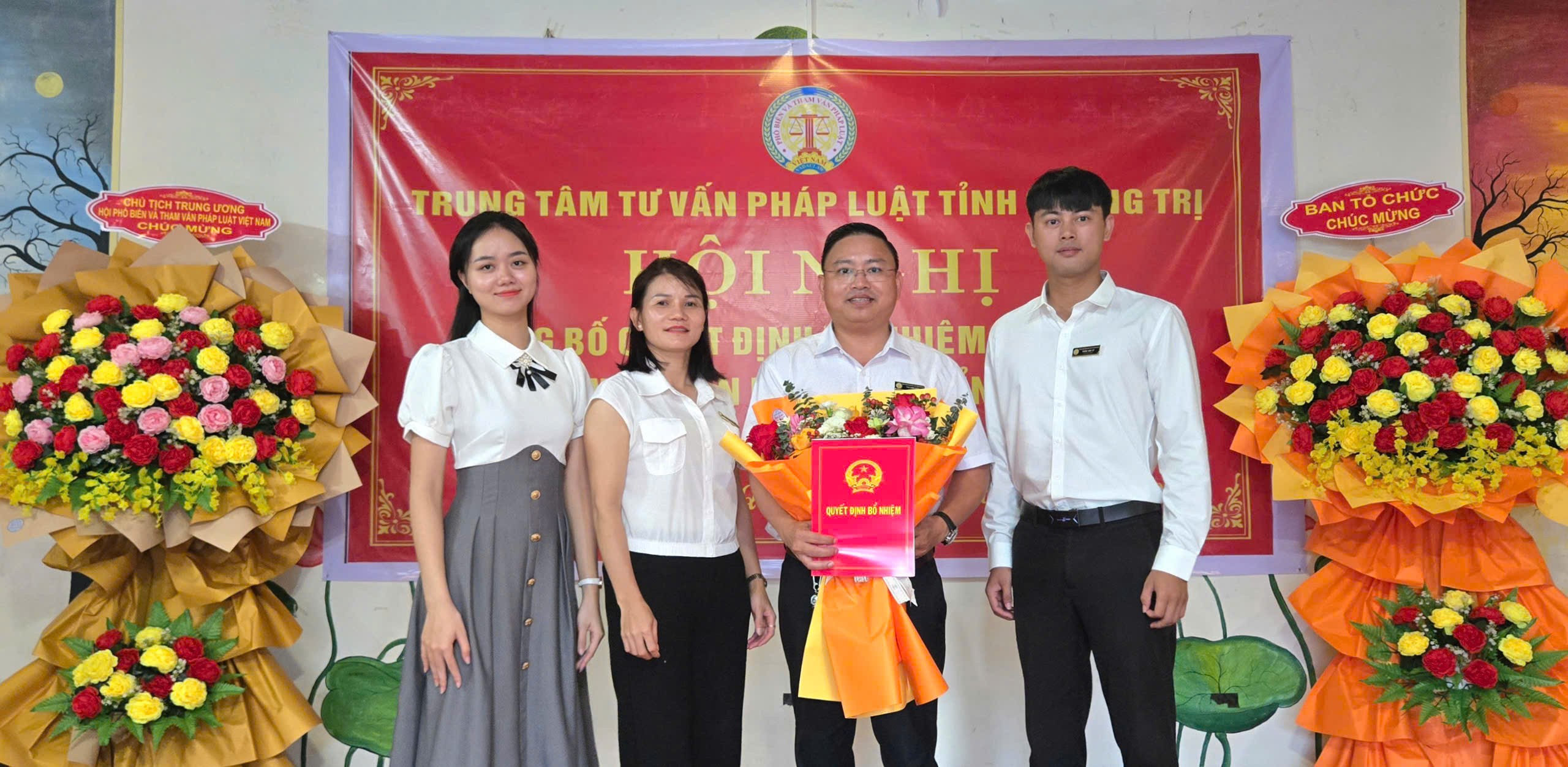 Công bố Quyết định bổ nhiệm Giám đốc Trung tâm Tư vấn Pháp luật tỉnh Quảng Trị 1 h1-1752026370.jpg
