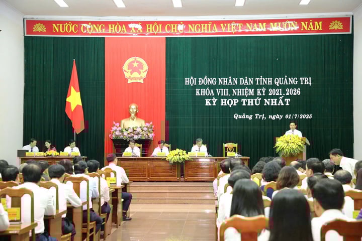 HĐND tỉnh Quảng Trị họp kỳ họp thứ nhất, Khoá VIII, nhiệm kỳ 2021 - 2026 biểu quyết thông qua các chức danh giám đốc các sở của tỉnh sau hợp nhất. (Ảnh: T.A)