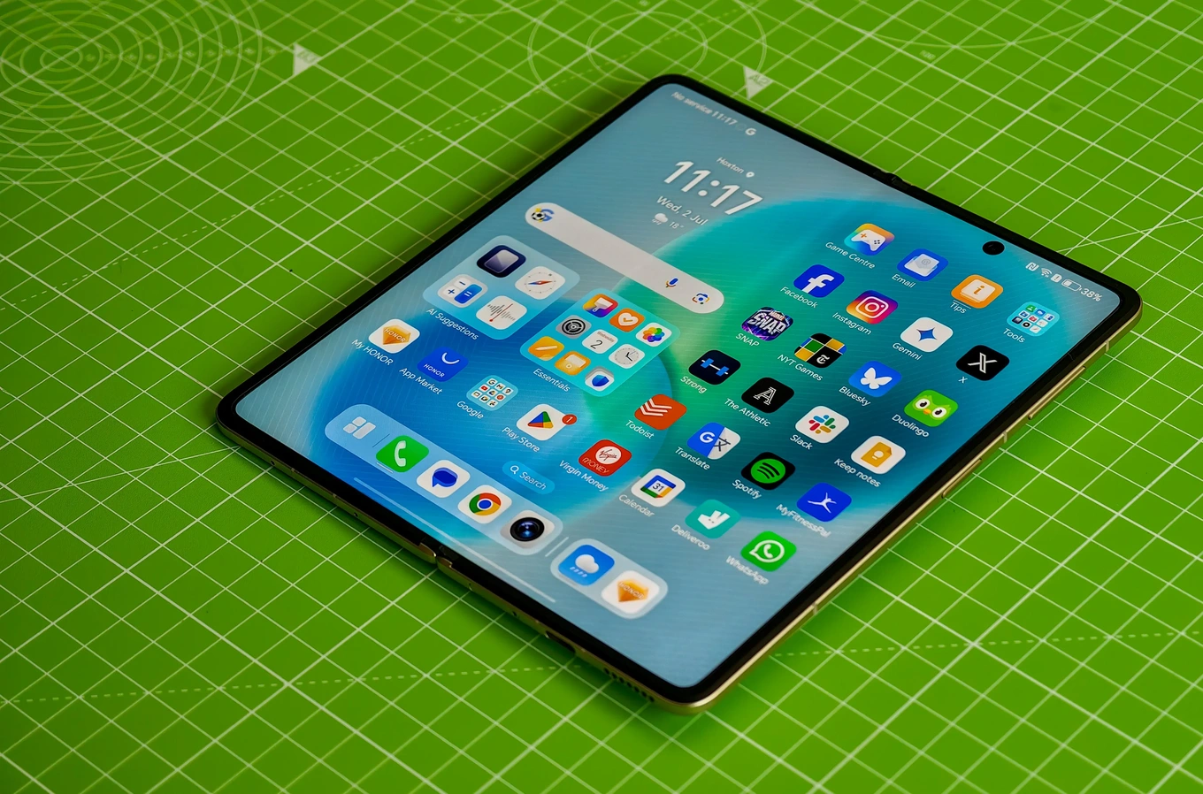 Sản phẩm có màn hình 7,95 inch khi mở rộng