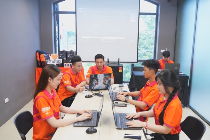 'Có AI, sinh viên lập trình sẽ thiệt nếu vẫn học theo cách cũ' 3 FPT Aptech bắt đầu triển khai chương trình đào tạo Lập trình tích hợp AI trong năm nay. Ảnh: FPT Aptech