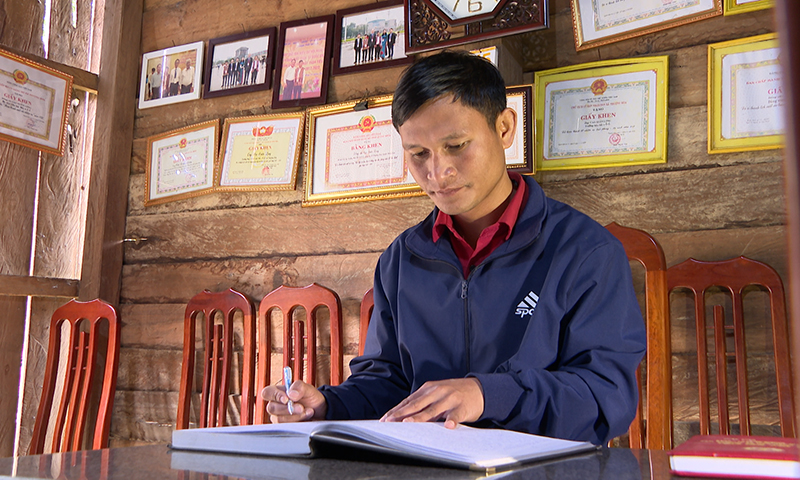 Ông Cao Tiến Long, Bí thư Chi bộ, Trưởng bản Mò O Ồ Ồ, xã Thượng Hóa (Minh Hóa).