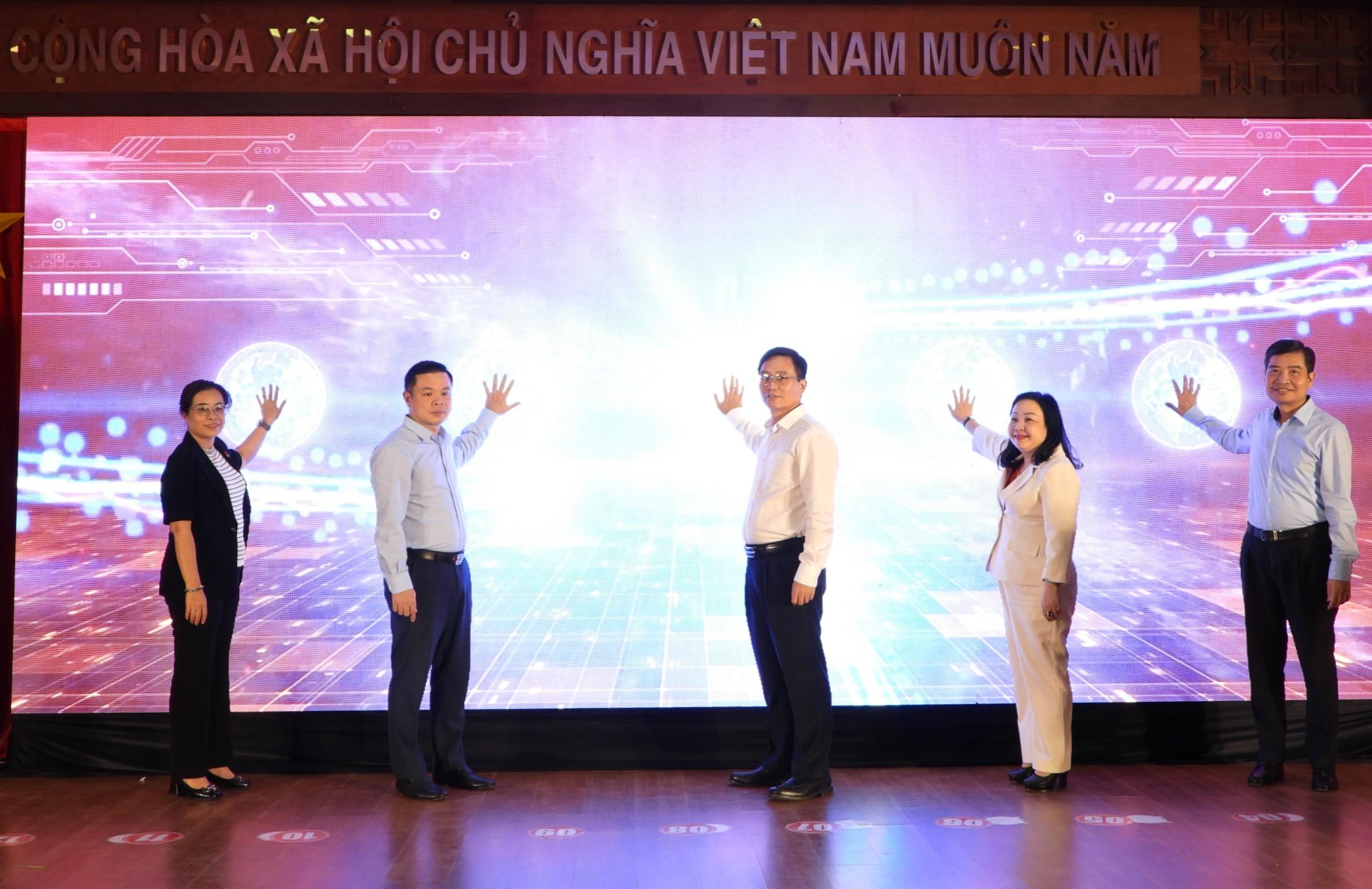 Đắk Lắk ứng dụng AI hỗ trợ người dân tra cứu thông tin, nộp hồ sơ- Ảnh 1. Đắk Lắk ứng dụng AI hỗ trợ người dân tra cứu thông tin, nộp hồ sơ- Ảnh 1.