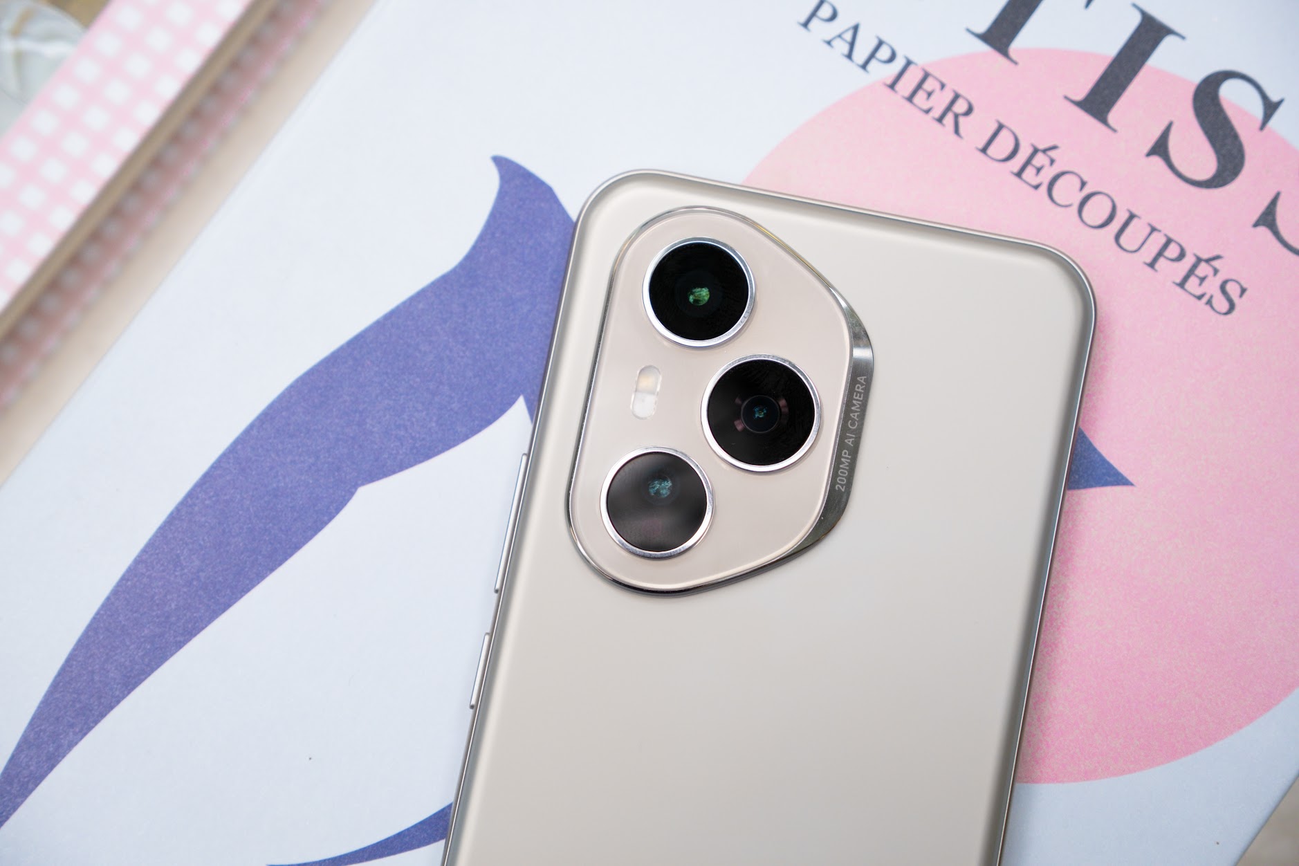 Cuộc đua 5 smartphone 19 triệu, ai đang thắng thế: HONOR 400 Pro, Xiaomi 14T Pro hay OPPO Reno 14 Pro?- Ảnh 2. Cuộc đua 5 smartphone 19 triệu, ai đang thắng thế: HONOR 400 Pro, Xiaomi 14T Pro hay OPPO Reno 14 Pro?- Ảnh 2.