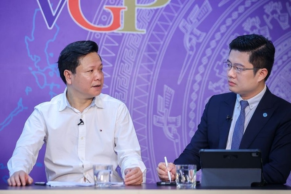 Lãnh đạo phường dùng robot AI phục vụ dân, giảm áp lực cho công chức - 2 Lãnh đạo phường dùng robot AI phục vụ dân, giảm áp lực cho công chức - 2