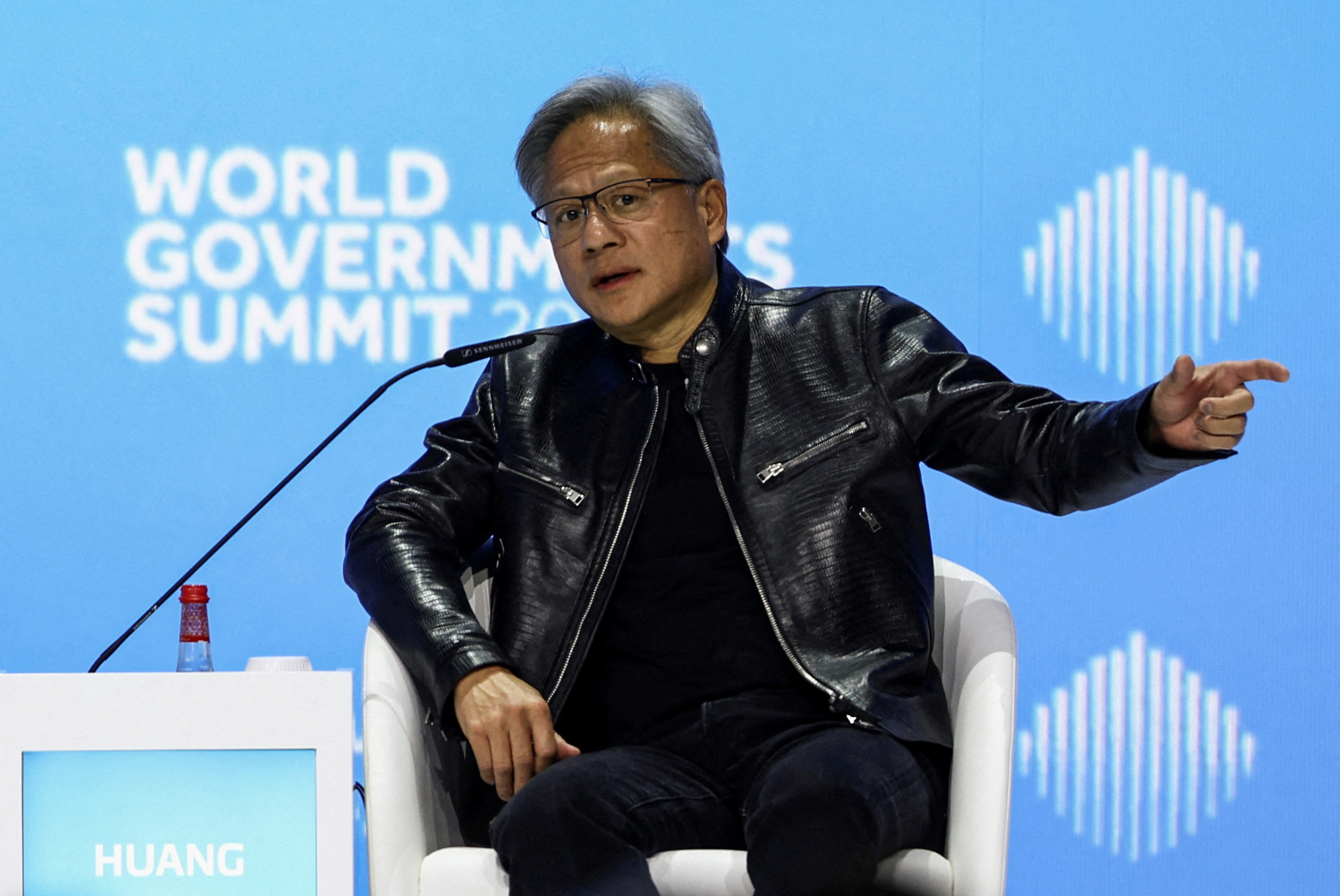 CEO Nvidia Jensen Huang: AI sẽ định hình lại mọi công việc- Ảnh 1. CEO Nvidia Jensen Huang: AI sẽ định hình lại mọi công việc- Ảnh 1.