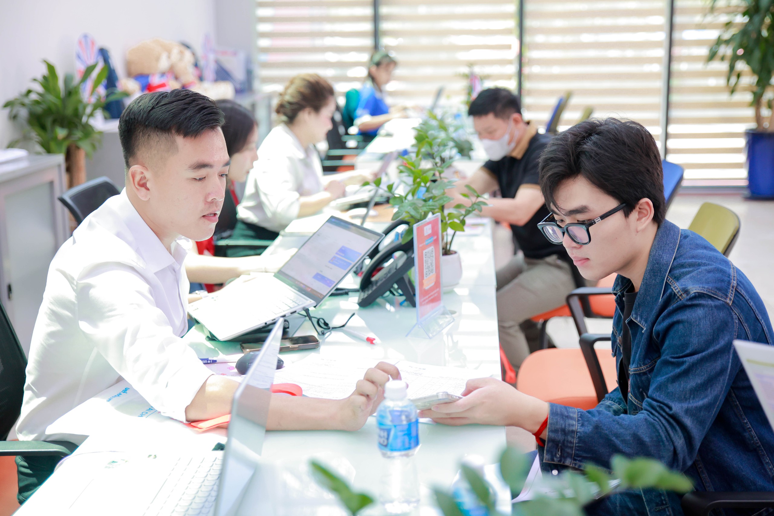 Bị khóa số điện thoại, thí sinh có thể điều chỉnh thông tin đăng ký xét tuyển? 1 Bị khóa số điện thoại, thí sinh có thể điều chỉnh thông tin đăng ký xét tuyển? - Ảnh 1.