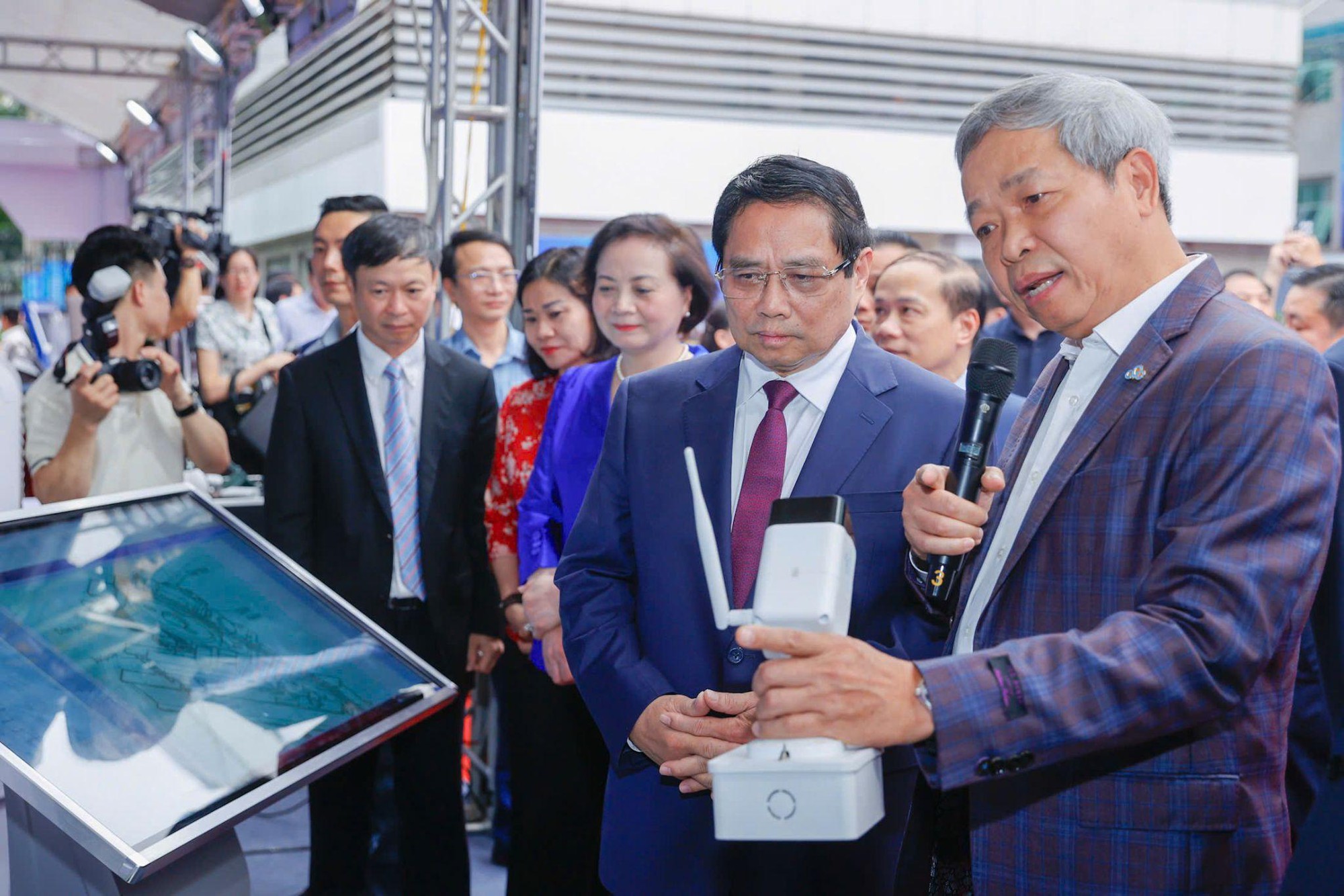 CMC 2024: Tăng trưởng bứt phá cùng chiến lược AI-X và GO GLOBAL- Ảnh 4.