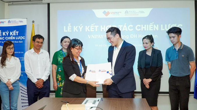 Top 3 ngành học không sợ bị thay thế khi AI lên ngôi 2 picture2-1752725107.png