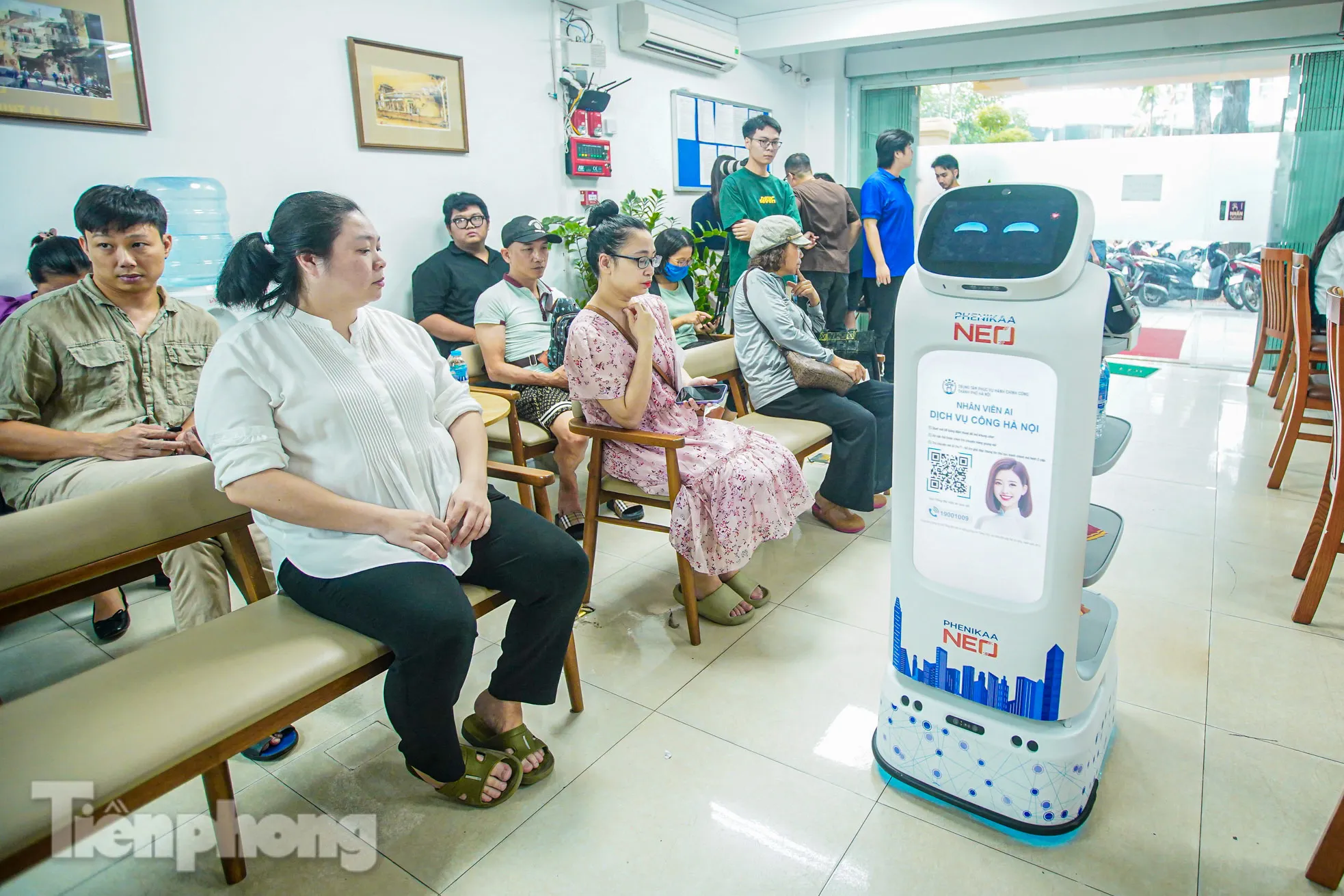 Độc đáo 'nhân viên AI' phục vụ hành chính công tại Hà Nội ảnh 10