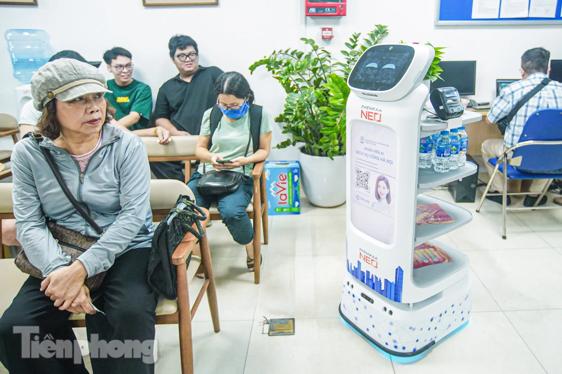 Độc đáo 'nhân viên AI' phục vụ hành chính công tại Hà Nội ảnh 12