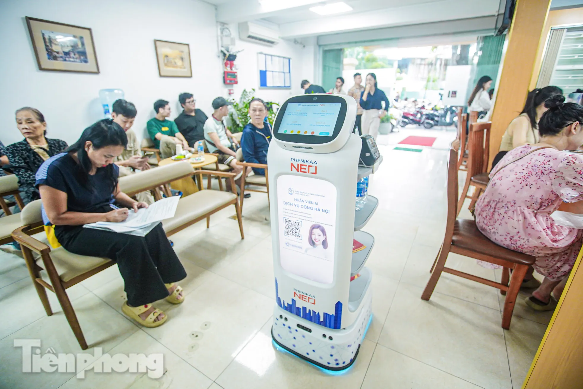 Độc đáo 'nhân viên AI' phục vụ hành chính công tại Hà Nội ảnh 14