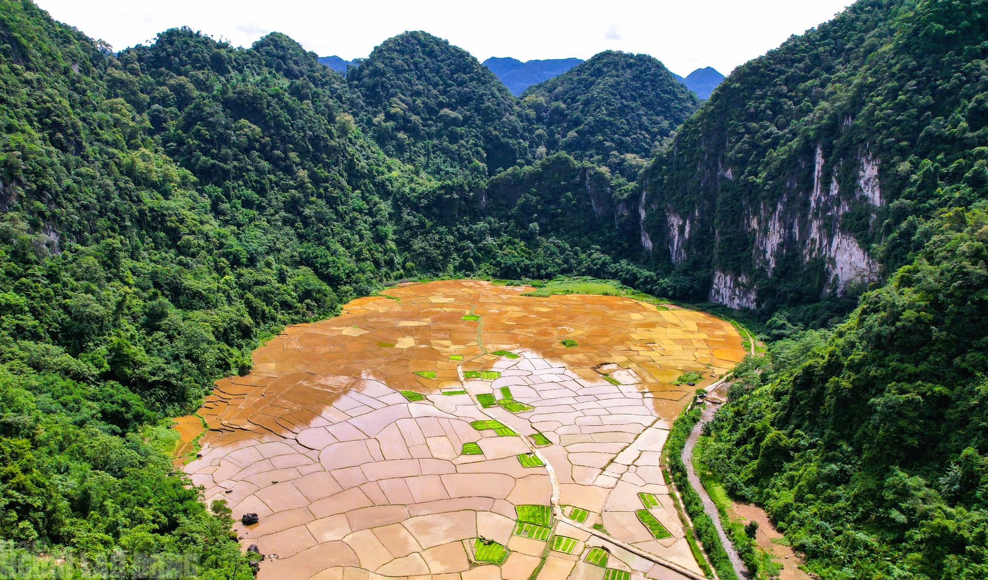 Có một "Sơn Đoòng" đẹp nao lòng giữa đại ngàn Pù Luông 3 Có một "Sơn Đoòng" đẹp nao lòng giữa đại ngàn Pù Luông - 2