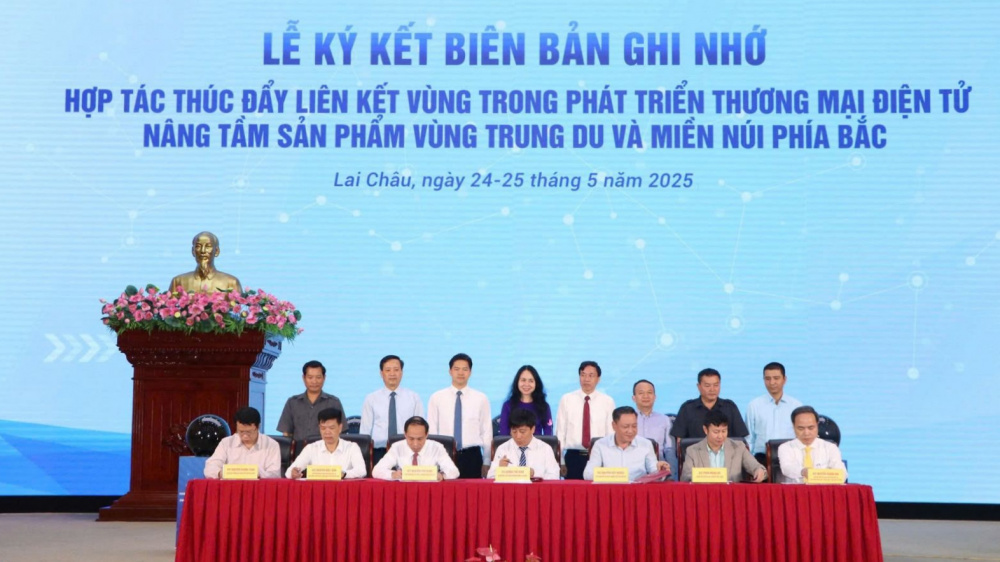 Bộ Công Thương tăng cường hỗ trợ doanh nghiệp chuyển đổi số, thúc đẩy thương mại hàng hóa 2 Tăng cường hỗ trợ doanh nghiệp chuyển đổi số trong năm 2025
