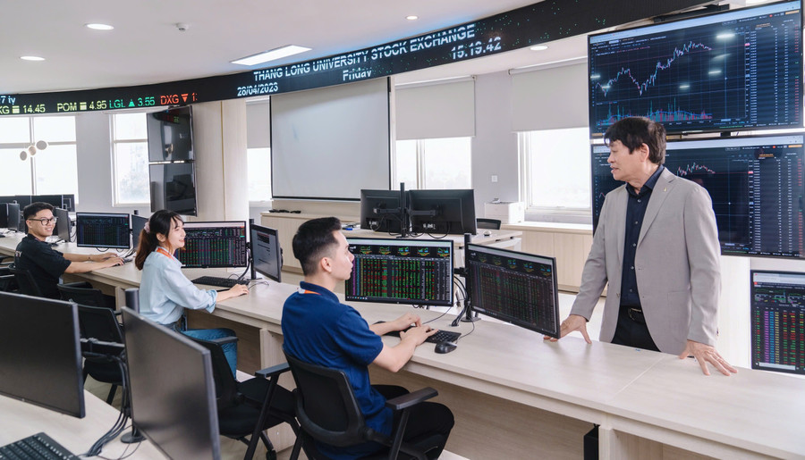 Một lớp học của Trường Đại học Thăng Long. Ảnh: NTCC the-gioi-phang-cang-cang-ranh-gioi-4.jpg
