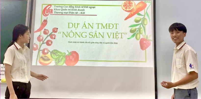 Các chương trình đào tạo của nhà trường khuyến khích sinh viên quảng bá và phân phối các sản phẩm đặc sản địa phương hoặc các sản phẩm thủ công có giá trị văn hóa cao trên nền tảng số