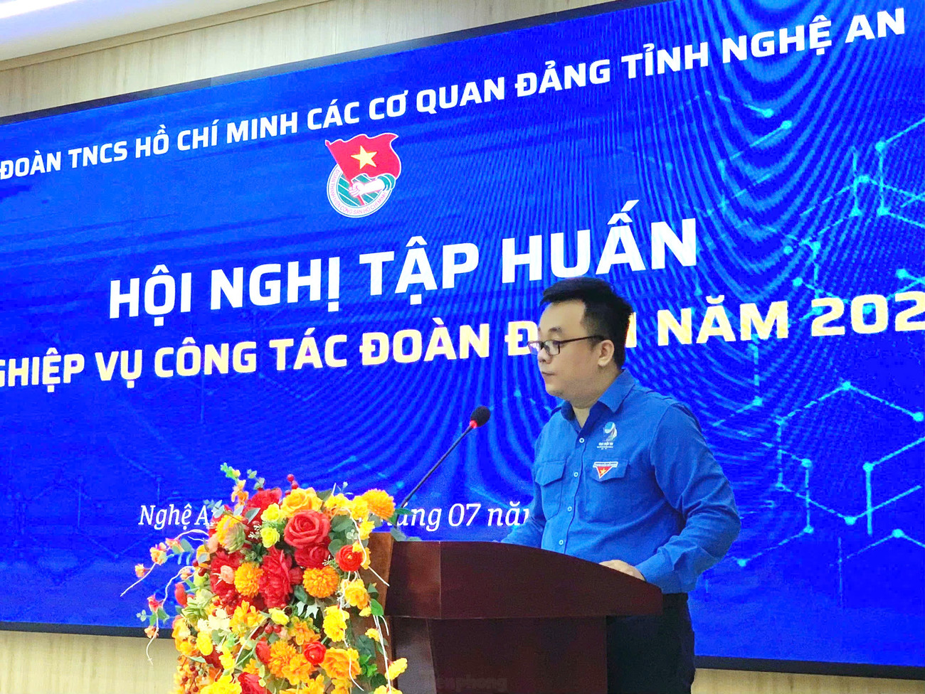 Anh Nguyễn Bá Tuấn Anh - Bí thư Đoàn Các cơ quan Đảng tỉnh Nghệ An phát biểu tại hội nghị. tp-d7.jpg