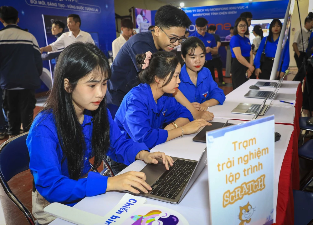 Lần đầu tiên Việt Nam góp mặt trong top 10 quốc gia dẫn đầu về mức độ nhận thức và sẵn sàng ứng dụng AI - Ảnh 3. Lần đầu tiên Việt Nam góp mặt trong top 10 quốc gia dẫn đầu về mức độ nhận thức và sẵn sàng ứng dụng AI - Ảnh 3.