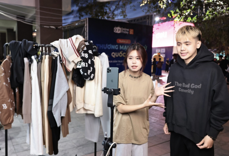 Vì sao hơn 80.000 gian hàng "bốc hơi" khỏi sàn thương mại điện tử? 2 Vì sao hơn 80.000 gian hàng