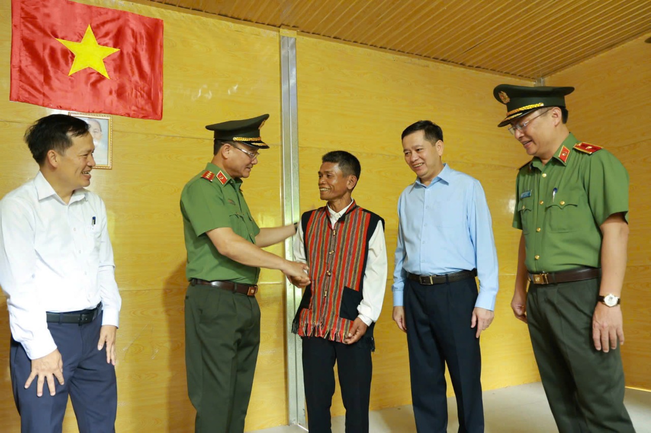 Khánh thành và bàn giao 1.143 căn nhà tình nghĩa 3 z6830075762657 a1ec177aaefbac125ec723d49418923d