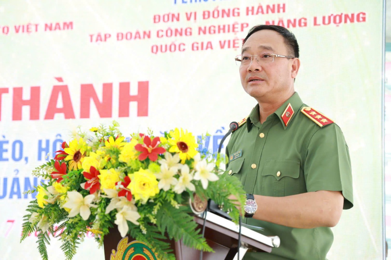 Khánh thành và bàn giao 1.143 căn nhà tình nghĩa 4 z6830075782907 fdb652ffed2273589a703957f6d4f083
