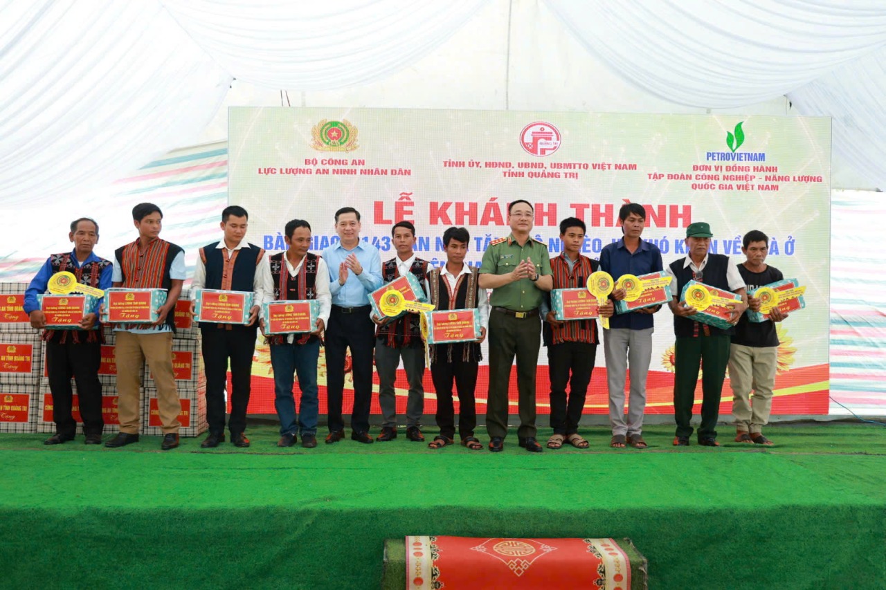 Khánh thành và bàn giao 1.143 căn nhà tình nghĩa 5 z6830075803069 df40e7a3384b4eb82b45d9f2ab33d577