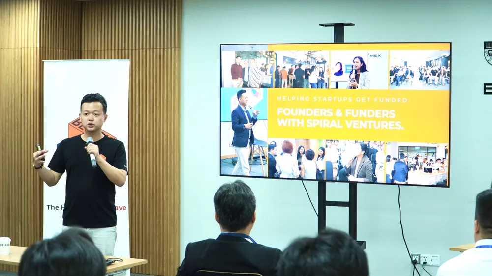 Ông Edward Lim, Country Manager Block71 Việt Nam chia sẻ về mô hình vườm ươm khởi nghiệp Block71. Ảnh: THIÊN PHÁT 0583d4c2404a801f357318c9dd5a5666.jpg