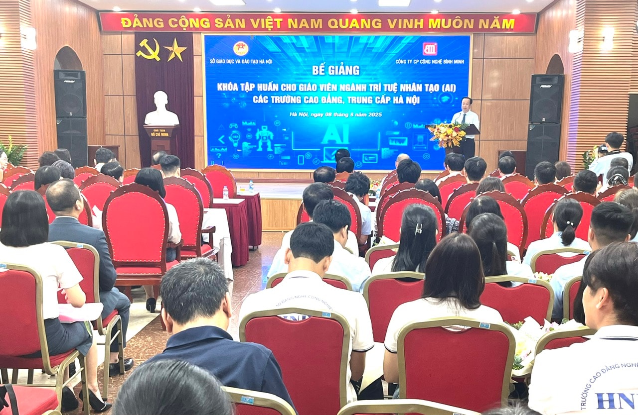 0808-be-giang-dao-tao-ai-1.jpg