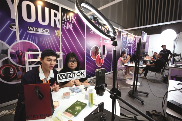 Thế hệ Gen Z được coi là hạt nhân của nền kinh tế số. Ảnh: Quý Hòa.