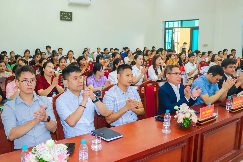 Gần 200 thầy cô tham gia lớp bồi dưỡng 540916346_122140806050711907_4148373191493172307_n.jpg